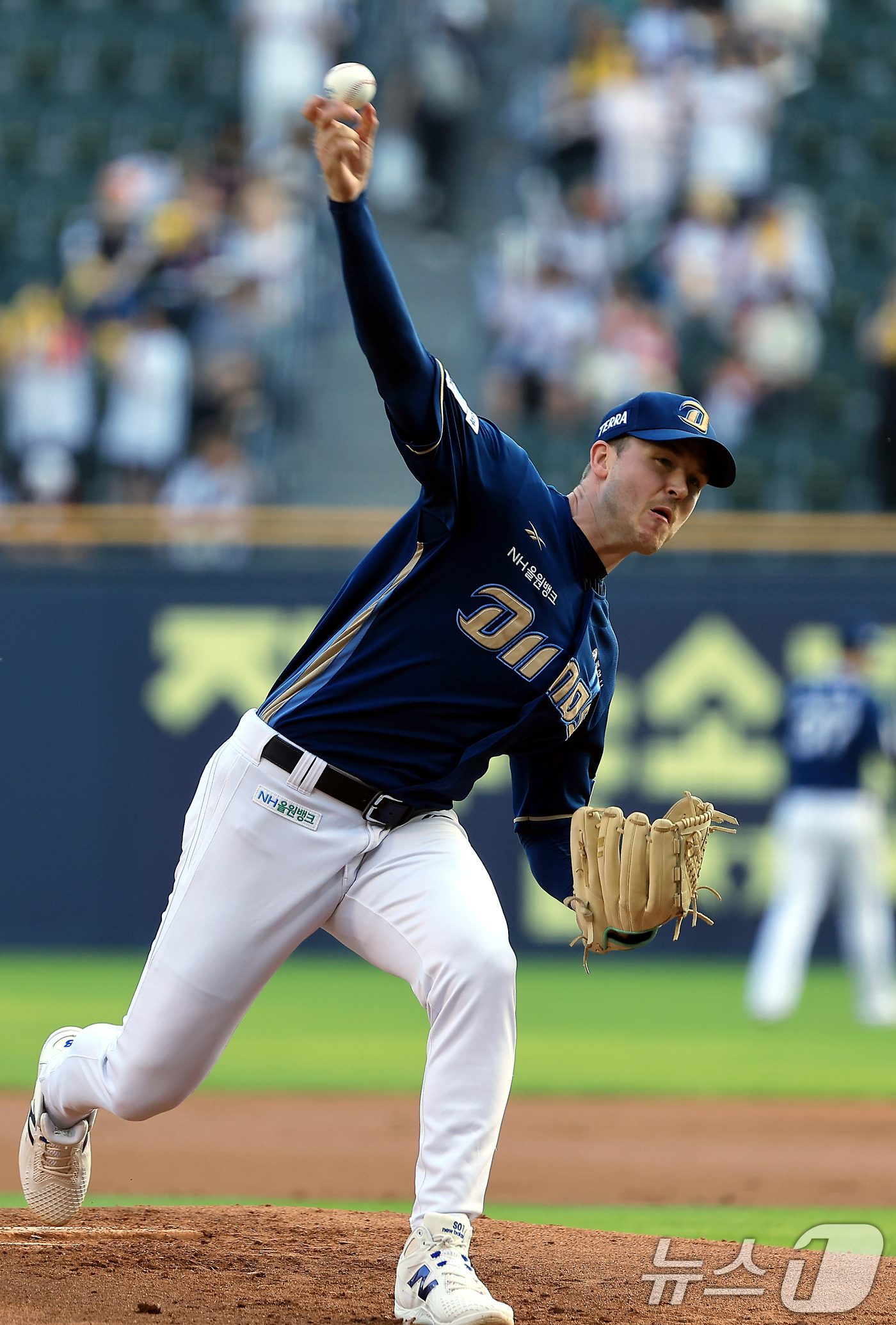 (서울=뉴스1) 박정호 기자 = NC 선발 라일리 톰슨이 17일 오후 서울 송파구 잠실야구장에서 열린 프로야구 '2025 신한 SOL뱅크 KBO 리그' NC 다이노스와 LG 트윈스 …