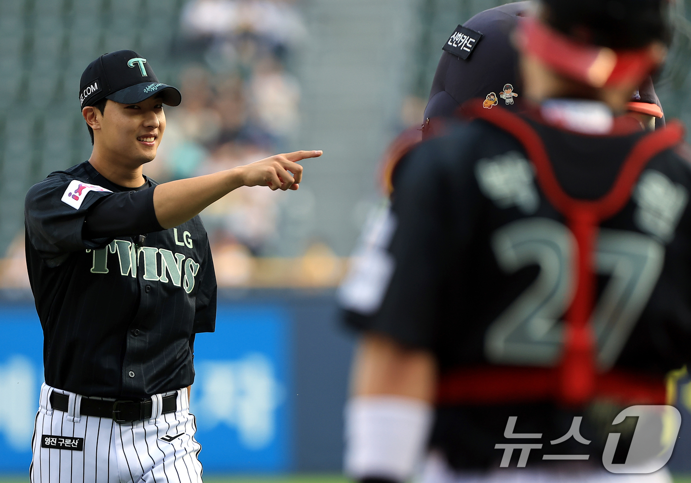 (서울=뉴스1) 박정호 기자 = 상무(국군체육부대)를 전역한 투수 이정용이 17일 오후 서울 송파구 잠실야구장에서 열린 프로야구 '2025 신한 SOL뱅크 KBO 리그' NC 다이 …