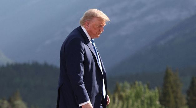 [포토]G7 정상회의 단체사진 촬영 후 자리 떠나는 트럼프