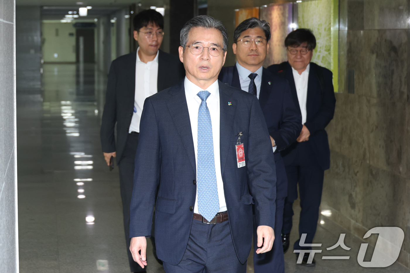 (서울=뉴스1) 이광호 기자 = 김용범 대통령실 정책실장이 18일 오전 서울 여의도 국회 의원회관에서 민생회복지원금을 포함한 추가경정예산 편성 논의를 위해 열린 당정대 협의회에 참 …