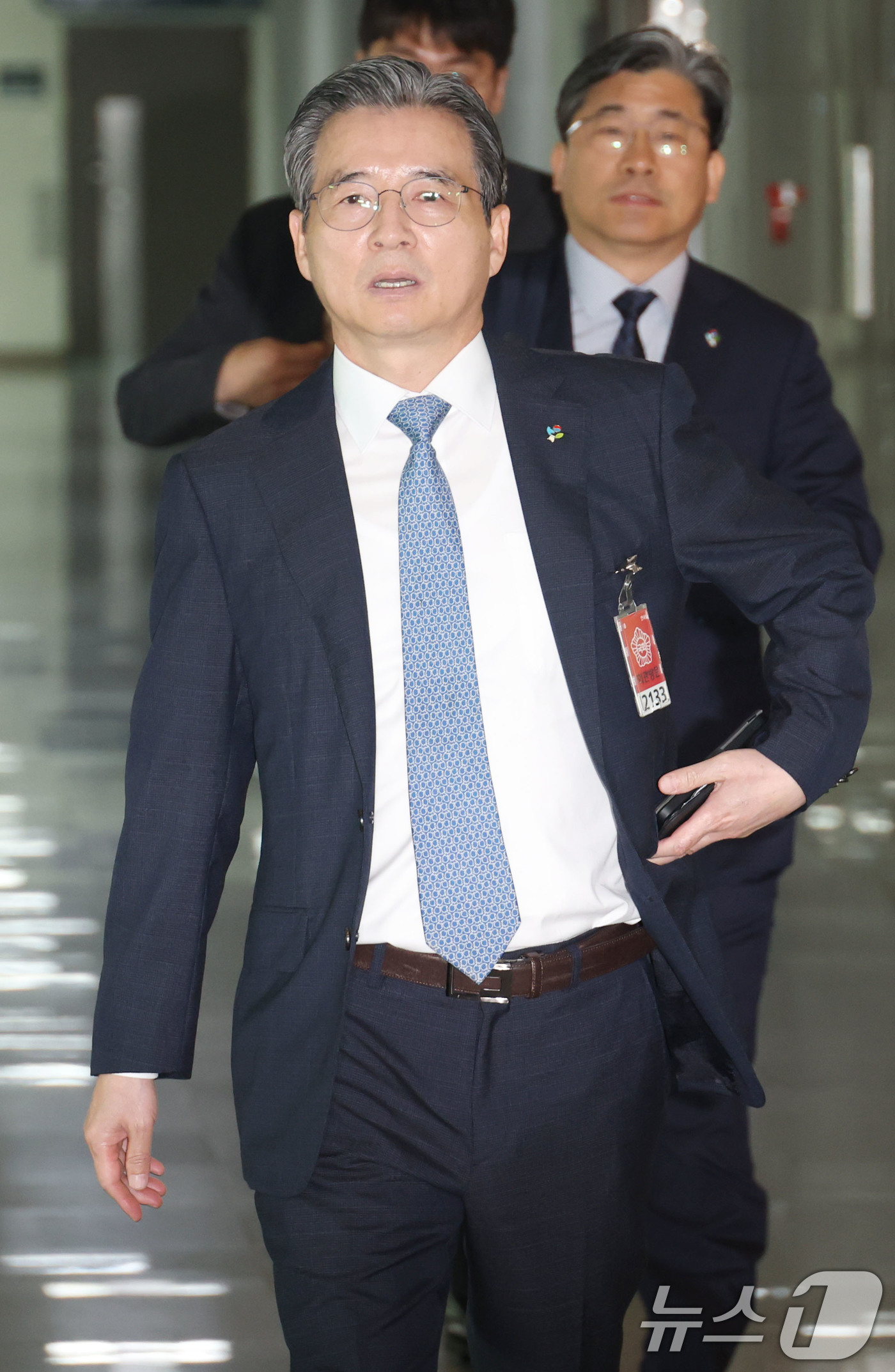(서울=뉴스1) 이광호 기자 = 김용범 대통령실 정책실장이 18일 오전 서울 여의도 국회 의원회관에서 민생회복지원금을 포함한 추가경정예산 편성 논의를 위해 열린 당정대 협의회에 참 …