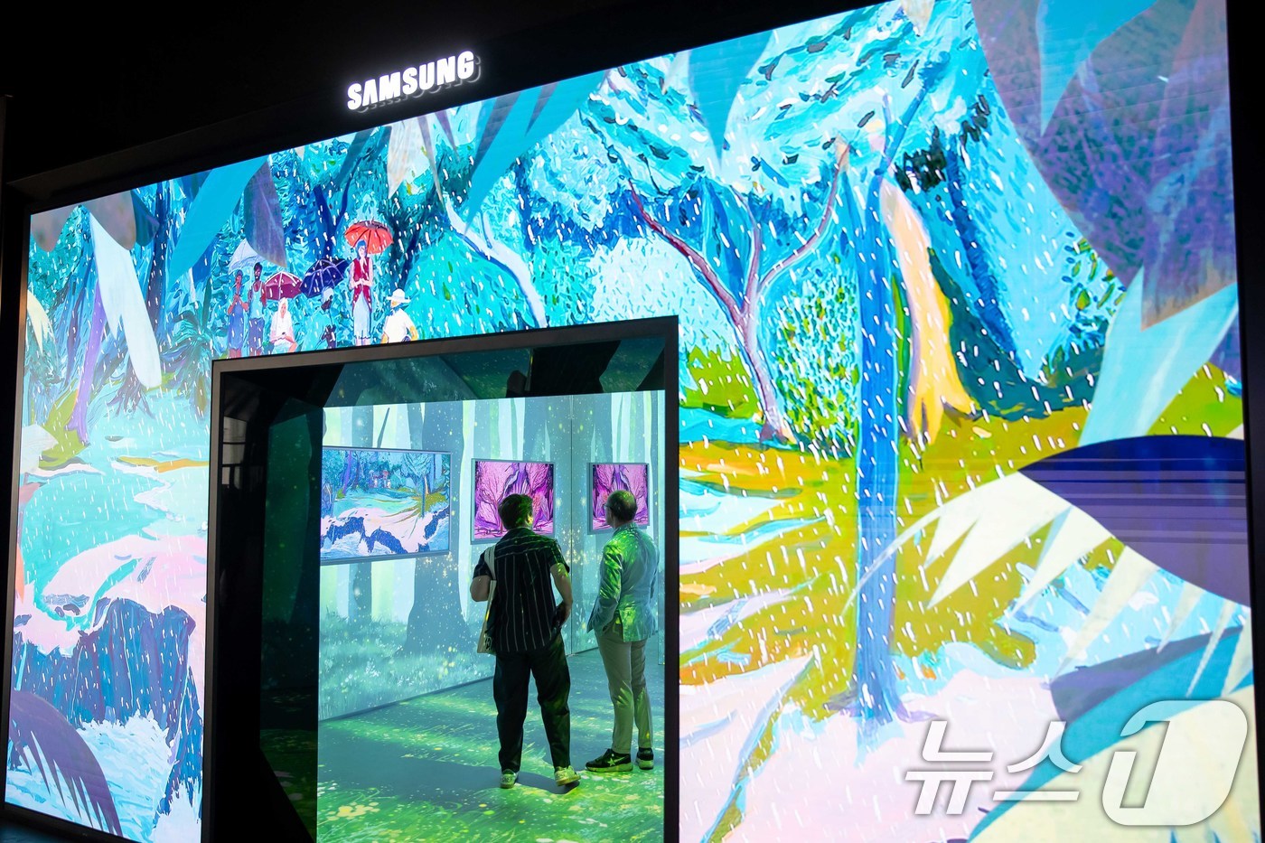 (서울=뉴스1) = 삼성전자가 오는 22일까지 스위스 바젤에서 열리는 세계 최대 아트 페어 '아트 바젤 인 바젤 2025'에서 삼성 아트 스토어를 활용해 세계적인 아티스트들과의 협 …