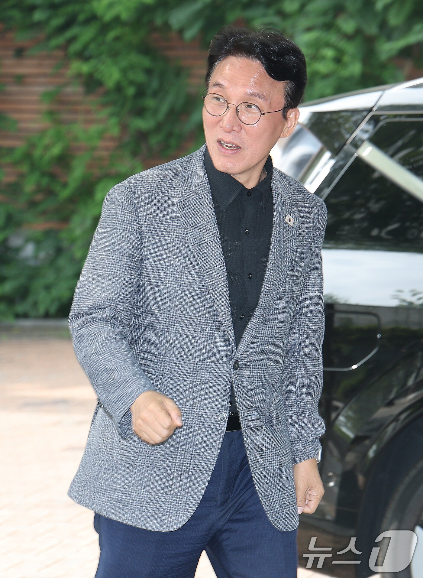 본문 이미지 - 김민석 국무총리 후보자가 18일 오전 서울 종로구 통의동 금융감독원 연수원에 마련된 인사청문회 준비 사무실로 출근을 하고 있다. 2025.6.18/뉴스1 ⓒ News1 임세영 기자