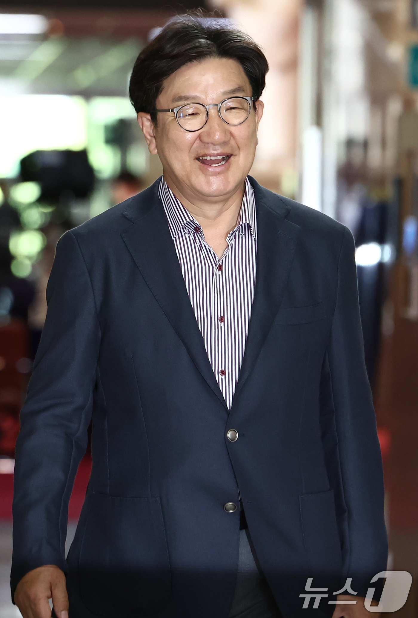 (서울=뉴스1) 김민지 기자 = 권성동 국민의힘 전 원내대표가 18일 오전 서울 여의도 국회에서 열린 4선 이상 의원 간담회에 참석하고 있다. 2025.6.18/뉴스1