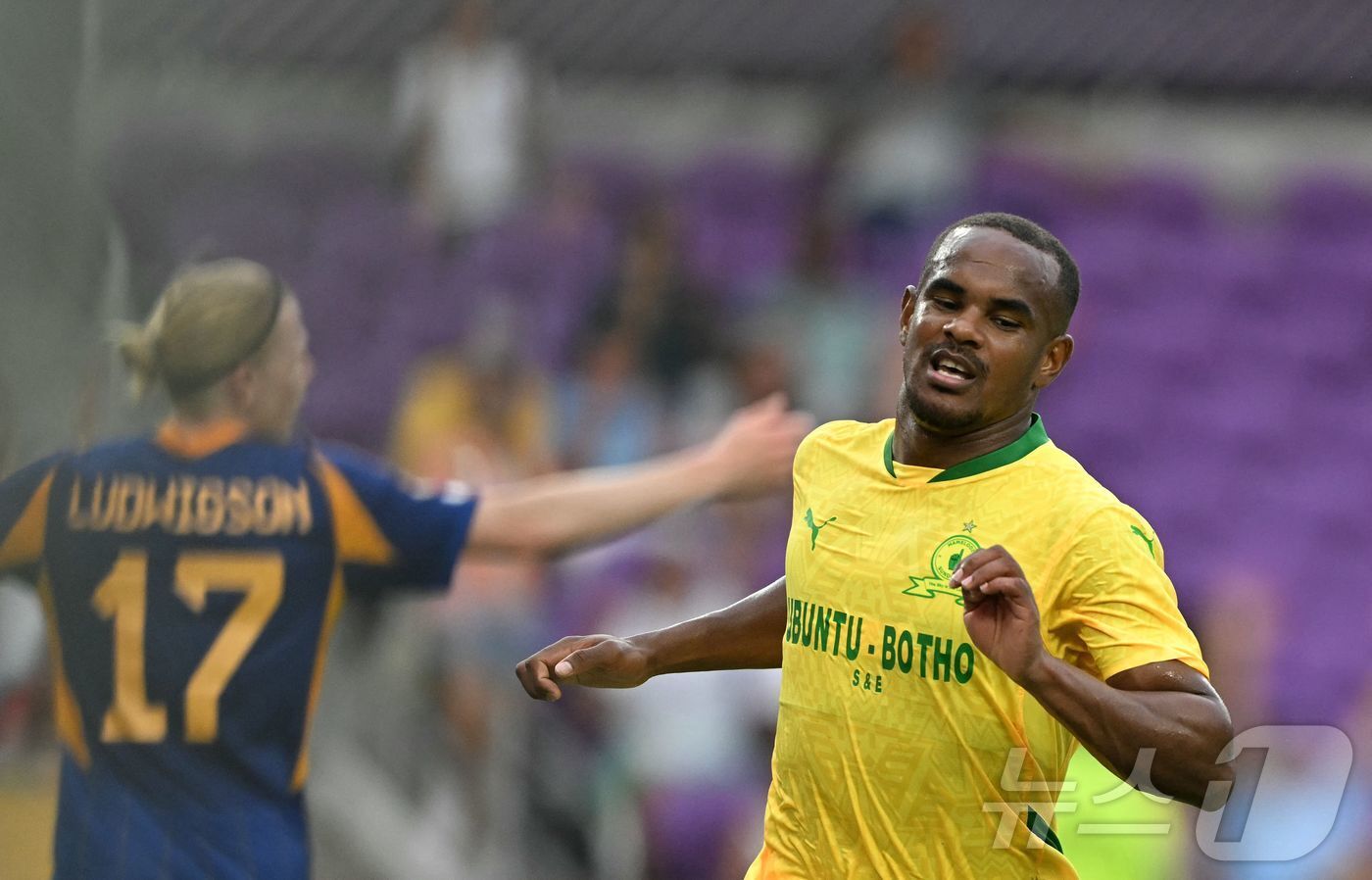 본문 이미지 - FIFA 클럽 월드컵에서 울산 HD를 상대로 득점을 기록한 이크람 레이너스. ⓒ AFP=뉴스1