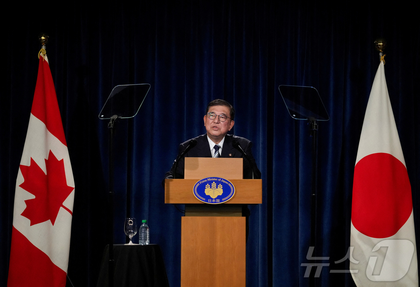 (캘거리 로이터=뉴스1) 김지완 기자 = 17일(현지시간) 이시바 시게루 일본 총리가 캐나다 캘거리에서 주요 7개국(G7) 정상회담과 관련해 기자회견을 하고 있다. 2025.06. …