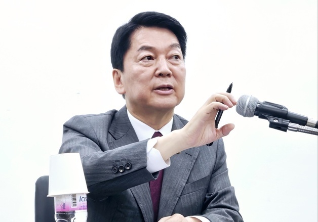 안철수 "李대통령, 해외 순방보다 투표용지 사태 해결이 우선…직접 나서라"