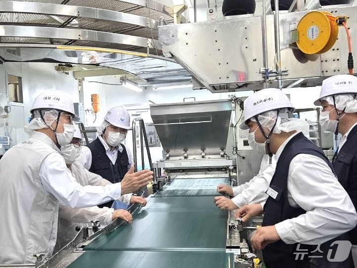 (서울=뉴스1) = SPC그룹은 안전경영 강화를 위해 전 계열사 생산센터에 노사안전협의체를 구성하고 노·사·외부전문가 합동 안전점검을 실시했다고 18일 밝혔다. (SPC 제공. 재 …