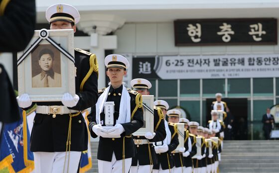 [뉴스1 PICK]6·25전쟁 75주년 앞두고 가족 품으로 돌아온 호국영웅 7위