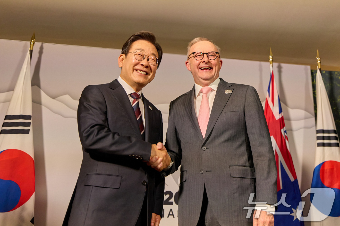 (서울=뉴스1) 허경 기자 = 주요 7개국(G7) 정상회의 참석차 캐나다를 방문한 이재명 대통령이 16일(현지시간) 캘거리 한 호텔에서 열린 한-호주 정상회담에서 앤서니 앨버니지 …