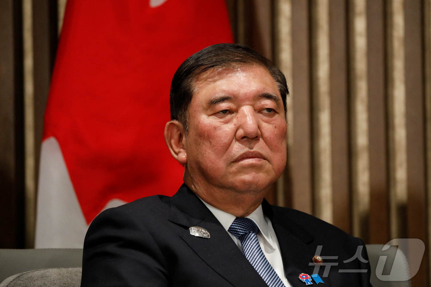 (캐내내스키스 로이터=뉴스1) 강민경 기자 = 이시바 시게루 일본 총리가 16일 캐나다 앨버타주 캐내내스키스에서 열린 G7 정상회의에 참석해 마크 카니 캐나다 총리와 대화하고 있다 …