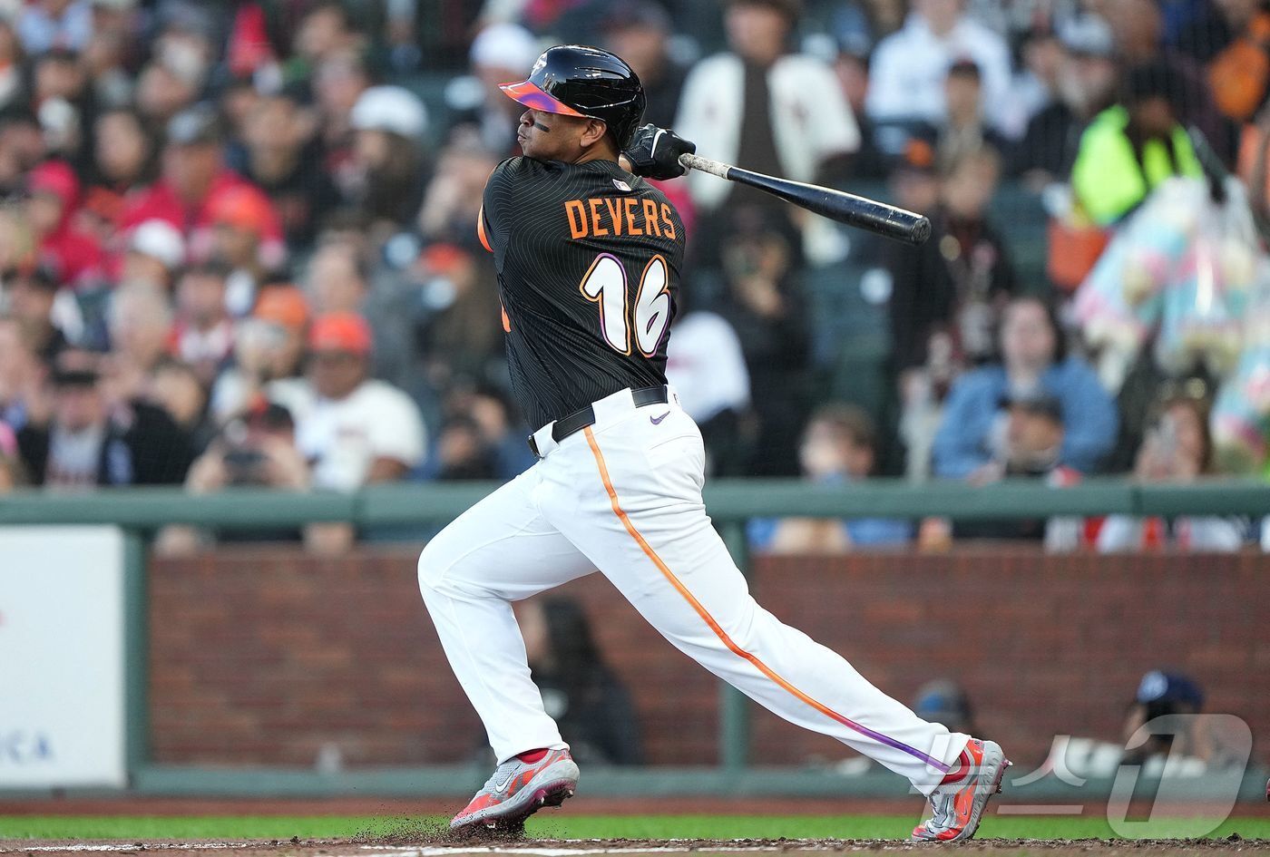 본문 이미지 - 라파엘 데버스는 샌프란시스코 자이언츠 이적 데뷔전에서 안타 2개를 때렸다. ⓒ AFP=뉴스1