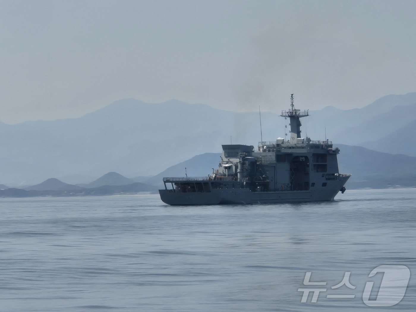 (강원 고성=뉴스1) 윤왕근 기자 = 45년 전인 1980년 1월 동해안 최북단 강원 고성 거진 앞바다에서 침몰한 속초해경 경비정 72정의 인양 가능성을 위한 현장조사가 18일 오 …