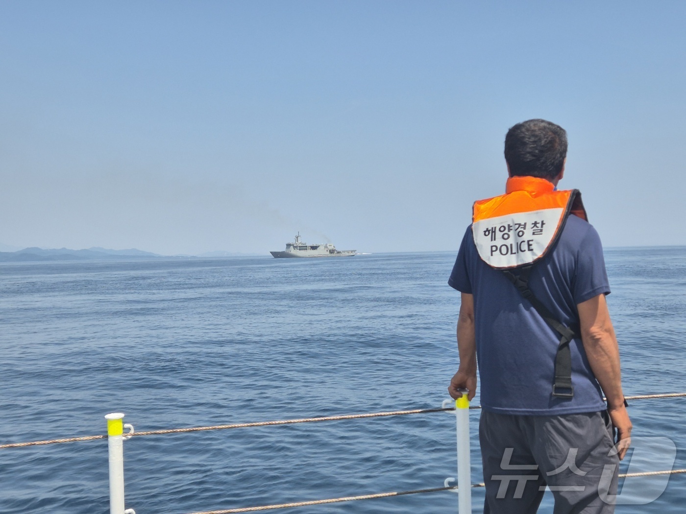 (강원 고성=뉴스1) 윤왕근 기자 = 45년 전인 1980년 1월 동해안 최북단 강원 고성 거진 앞바다에서 침몰한 속초해경 경비정 72정의 인양 가능성을 위한 현장조사가 18일 오 …