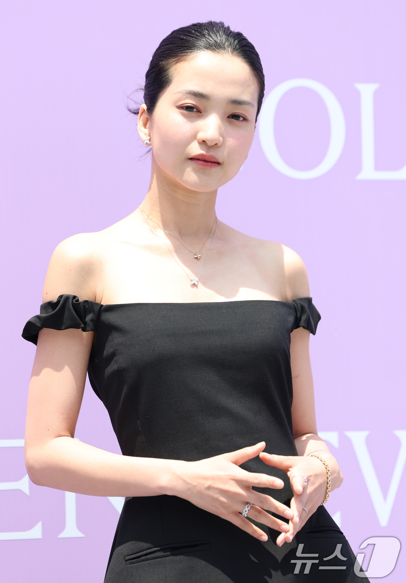 (서울=뉴스1) 권현진 기자 = 배우 김태리가 18일 서울 성동구 MM성수에서 열린 골든듀 ‘듀이터널스 & 펄시피아’ 팝업행사에 참석해 포즈를 취하고 있다. 2025.6.18/뉴스 …