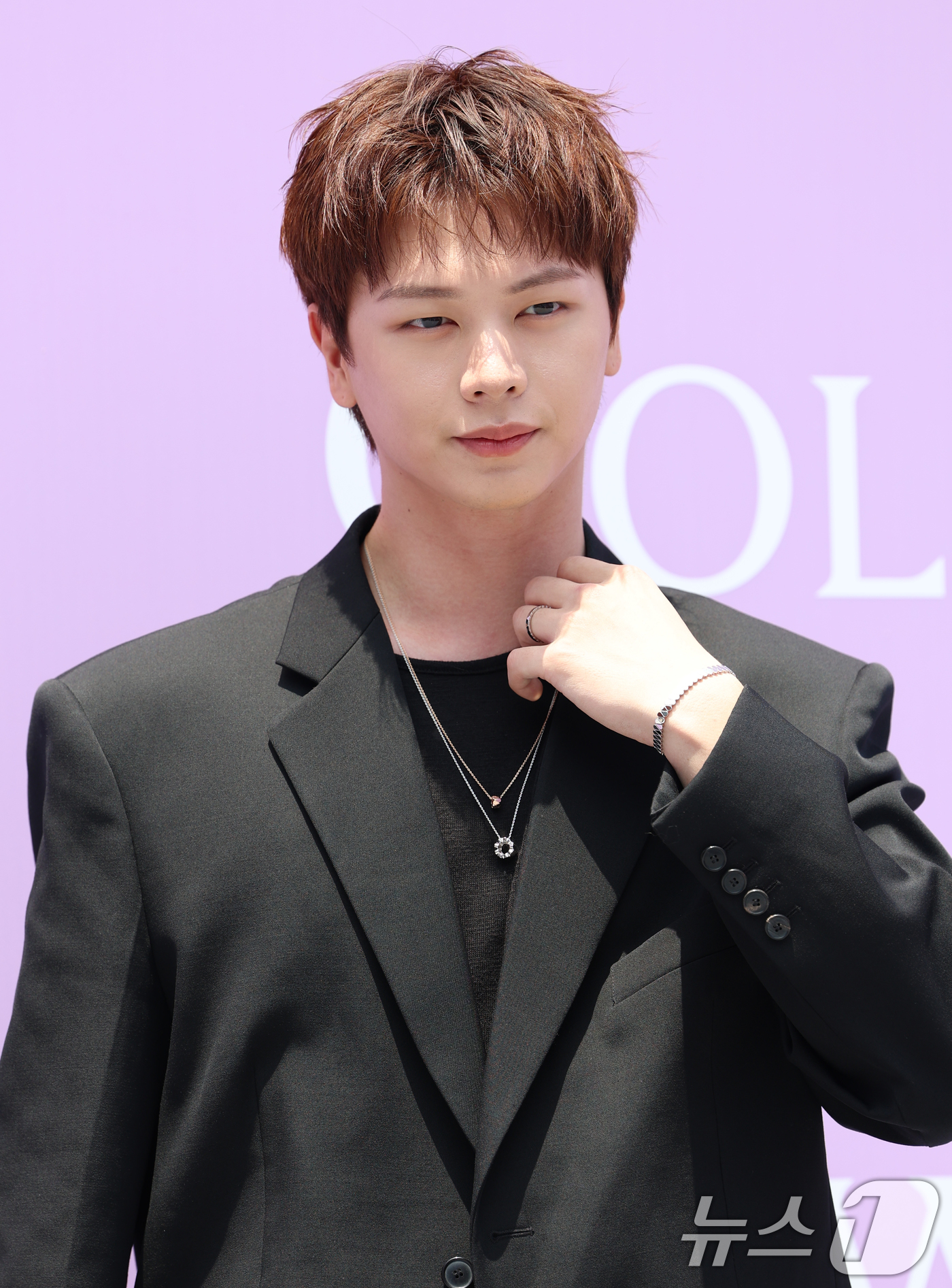 (서울=뉴스1) 권현진 기자 = 비투비 육성재가 18일 서울 성동구 MM성수에서 열린 골든듀 ‘듀이터널스 & 펄시피아’ 팝업행사에 참석해 포즈를 취하고 있다. 2025.6.18/뉴 …