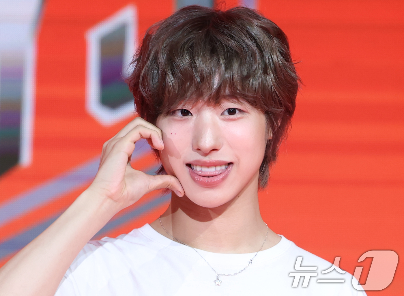 (서울=뉴스1) 권현진 기자 = 그룹 비보이즈의 타쿠마가 18일 오후 서울 마포구 상암 DMC 푸르지오시티 쇼킹 KPOP에서 가진 첫 번째 미니앨범 'BE:1(비:원)' 발매 기념 …