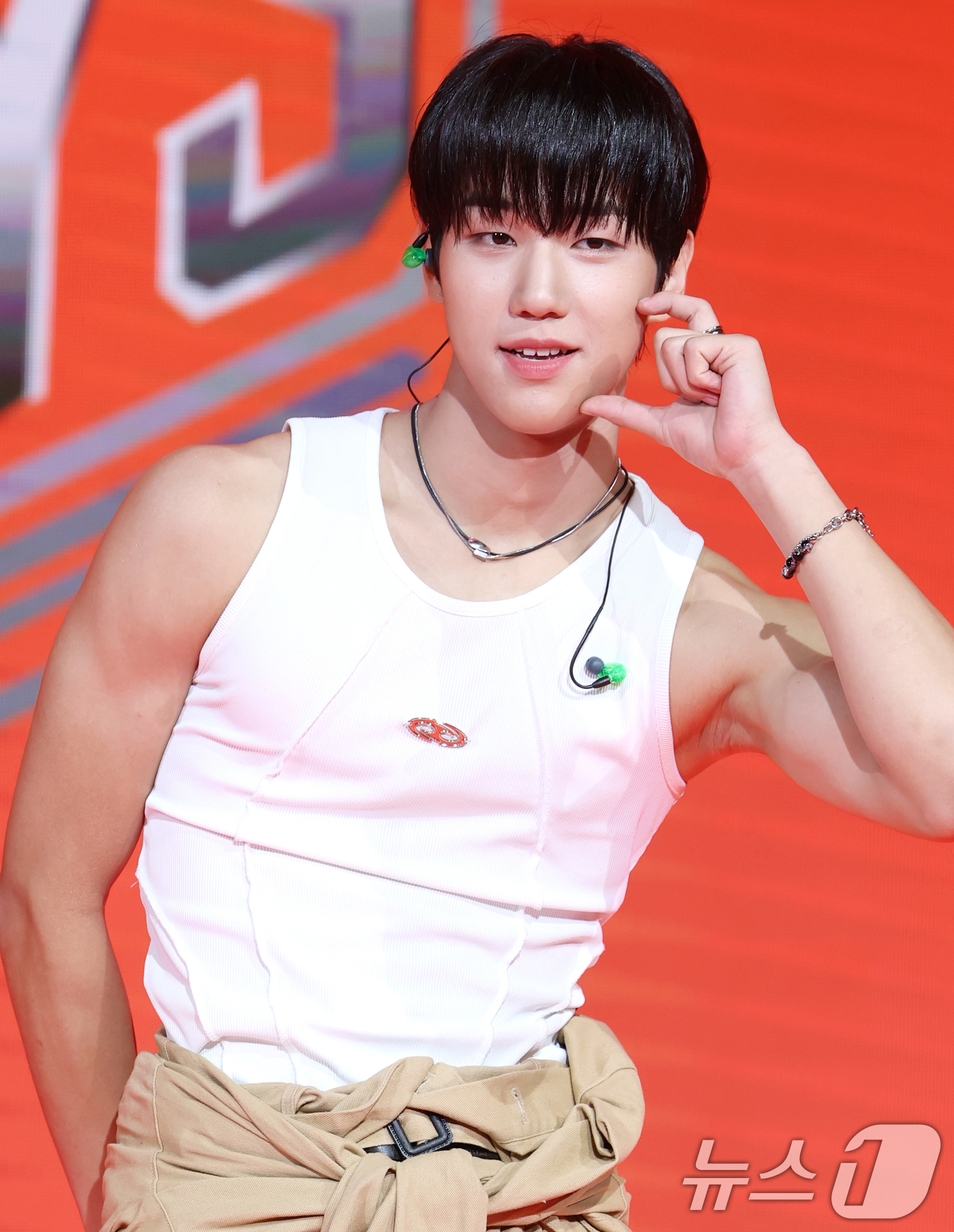 (서울=뉴스1) 권현진 기자 = 그룹 비보이즈의 원천이 18일 오후 서울 마포구 상암 DMC 푸르지오시티 쇼킹 KPOP에서 가진 첫 번째 미니앨범 'BE:1(비:원)' 발매 기념 …