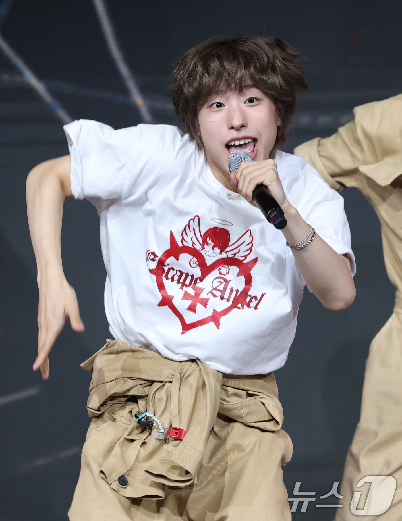 (서울=뉴스1) 권현진 기자 = 그룹 비보이즈(BE BOYS)의 타쿠마가 18일 오후 서울 마포구 상암 DMC 푸르지오시티 쇼킹 KPOP에서 가진 첫 번째 미니앨범 'BE:1(비: …