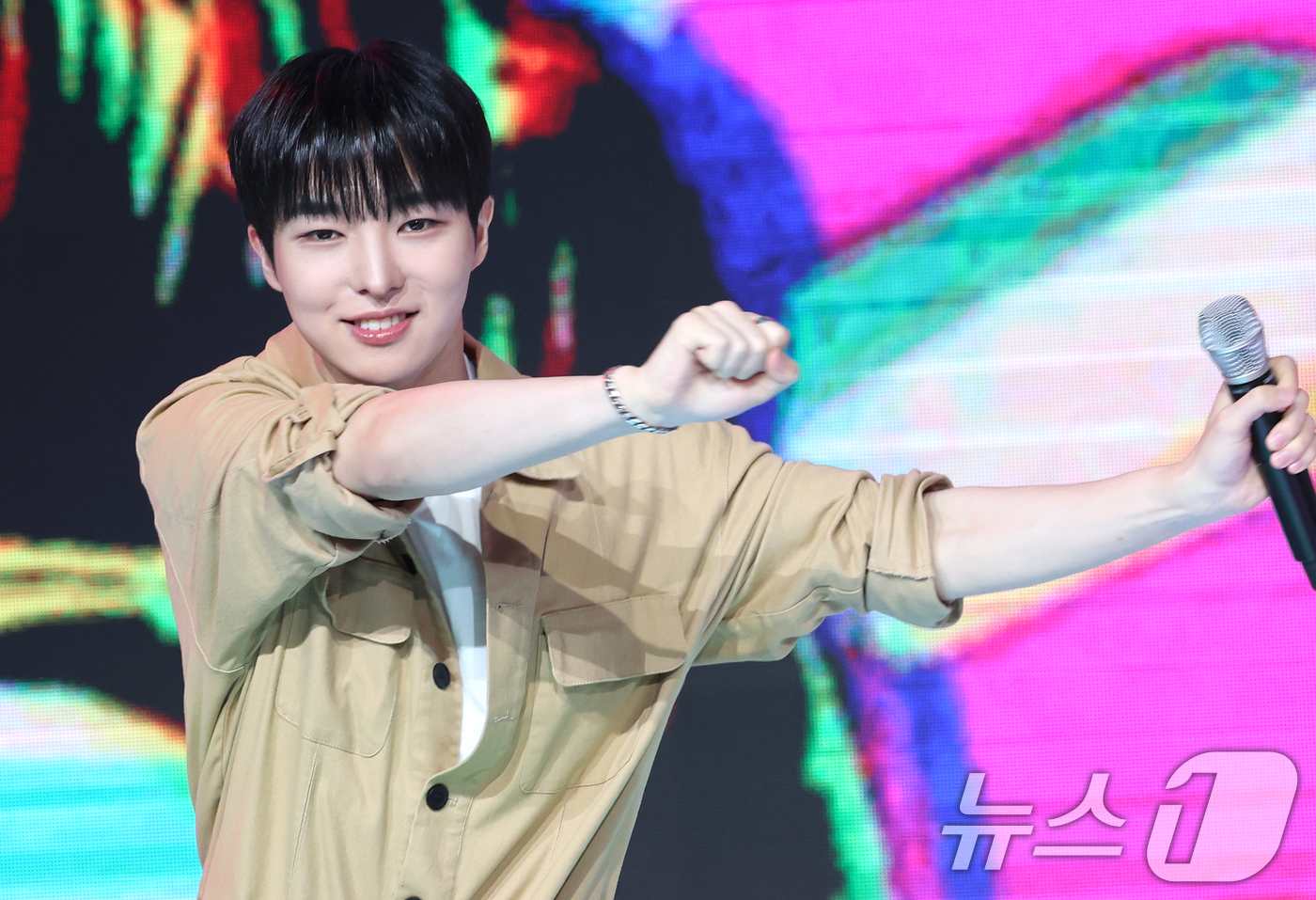 (서울=뉴스1) 권현진 기자 = 그룹 비보이즈(BE BOYS)의 윤서가 18일 오후 서울 마포구 상암 DMC 푸르지오시티 쇼킹 KPOP에서 가진 첫 번째 미니앨범 'BE:1(비:원 …