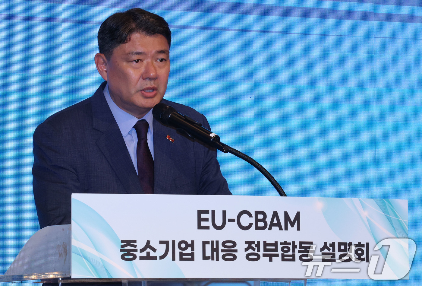 (서울=뉴스1) 박세연 기자 = 조진형 중소기업중앙회 협동조합본부장이 18일 서울 여의도 중소기업중앙회에서 열린 ‘EU-CBAM(탄소국경조정제도)’ 중소기업 대응 정부합동설명회에서 …