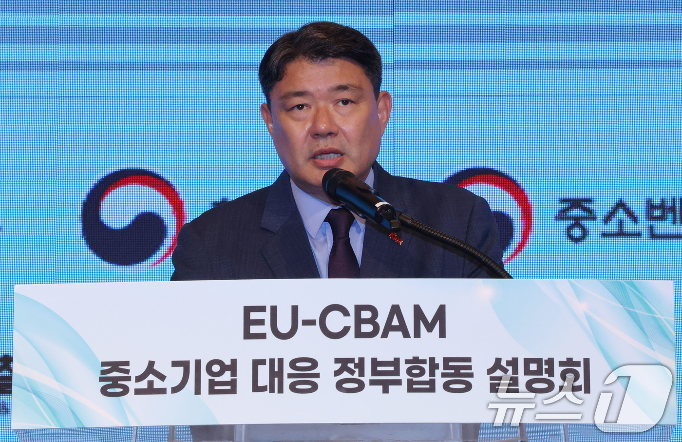 (서울=뉴스1) 박세연 기자 = 조진형 중소기업중앙회 협동조합본부장이 18일 서울 여의도 중소기업중앙회에서 열린 ‘EU-CBAM(탄소국경조정제도)’ 중소기업 대응 정부합동설명회에서 …