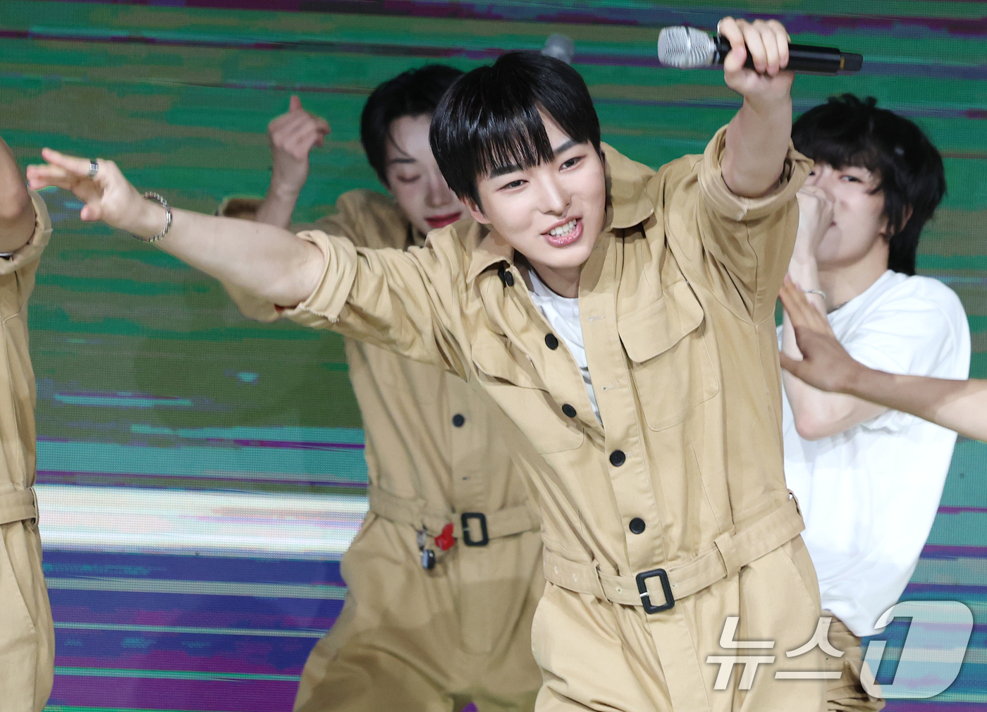 (서울=뉴스1) 권현진 기자 = 그룹 비보이즈(BE BOYS) 윤서가 18일 오후 서울 마포구 상암 DMC 푸르지오시티 쇼킹 KPOP에서 가진 첫 번째 미니앨범 'BE:1(비:원) …