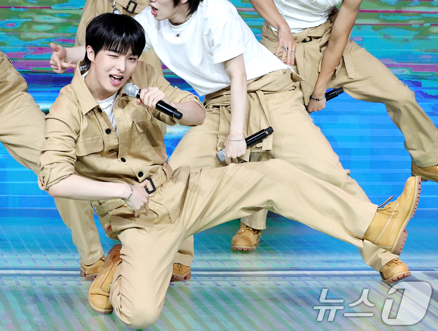 (서울=뉴스1) 권현진 기자 = 그룹 비보이즈(BE BOYS)의 윤서가 18일 오후 서울 마포구 상암 DMC 푸르지오시티 쇼킹 KPOP에서 가진 첫 번째 미니앨범 'BE:1(비:원 …