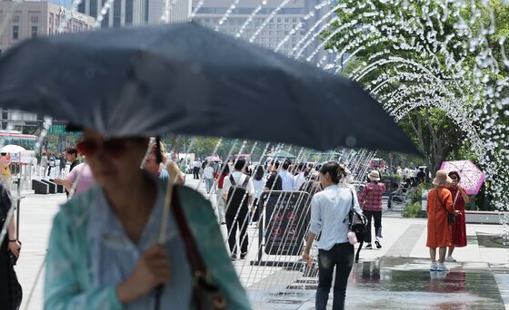[오늘의 날씨] 경기(19일, 목)…낮최고 33도, 밤부터 비