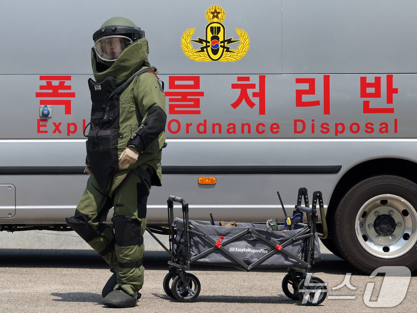 본문 이미지 - 6월 18일 오후 경기 수원시의 한 국가중요시설에서 장병들이 대테러대응훈련을 하고 있다. 2025.6.18/뉴스1 ⓒ News1 황기선 기자