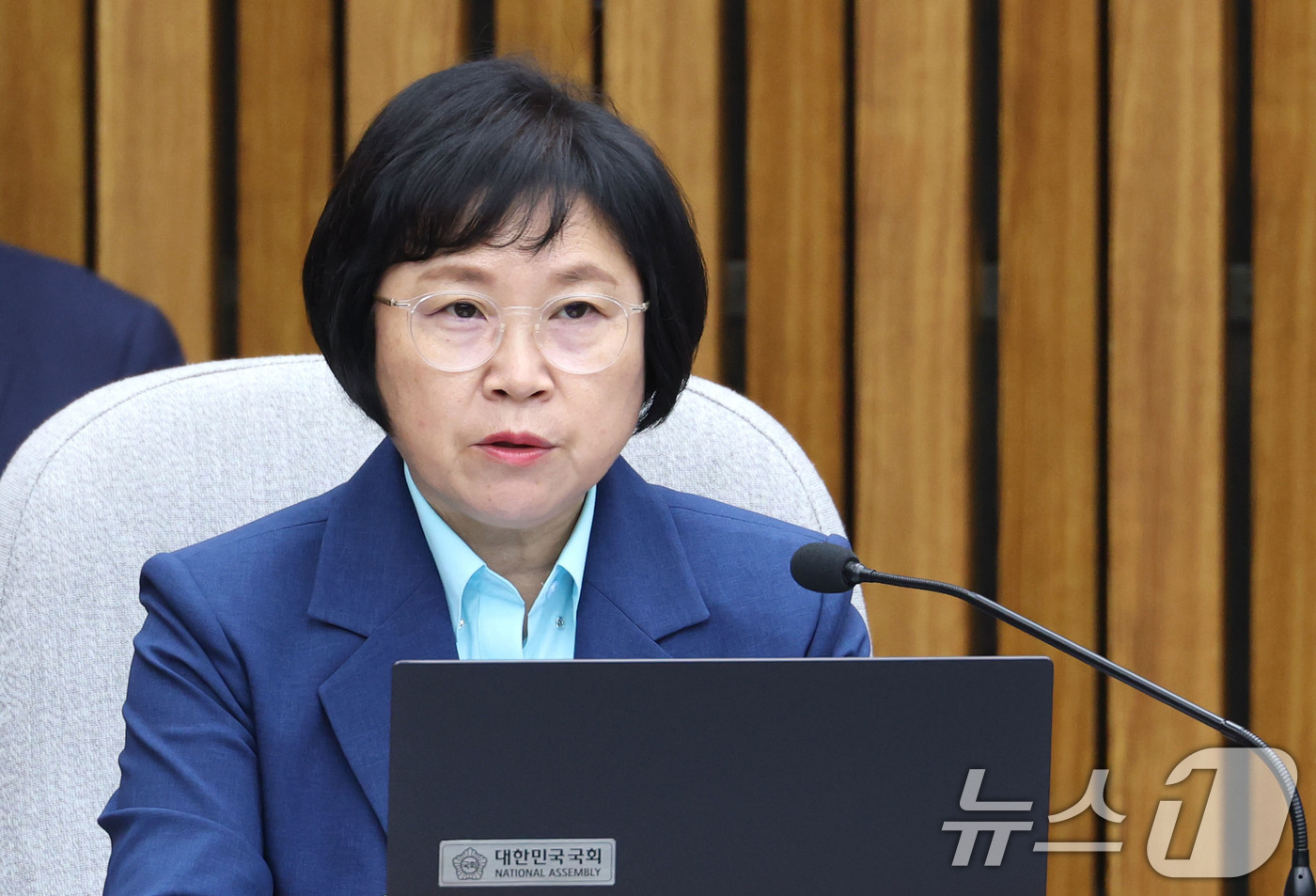 (서울=뉴스1) 이광호 기자 = 18일 오후 서울 여의도 국회에서 열린 국무총리 임명동의에 관한 인사청문특별위원회 전체회의에서 여당 간사인 김현 더불어민주당 의원이 발언하고 있다. …