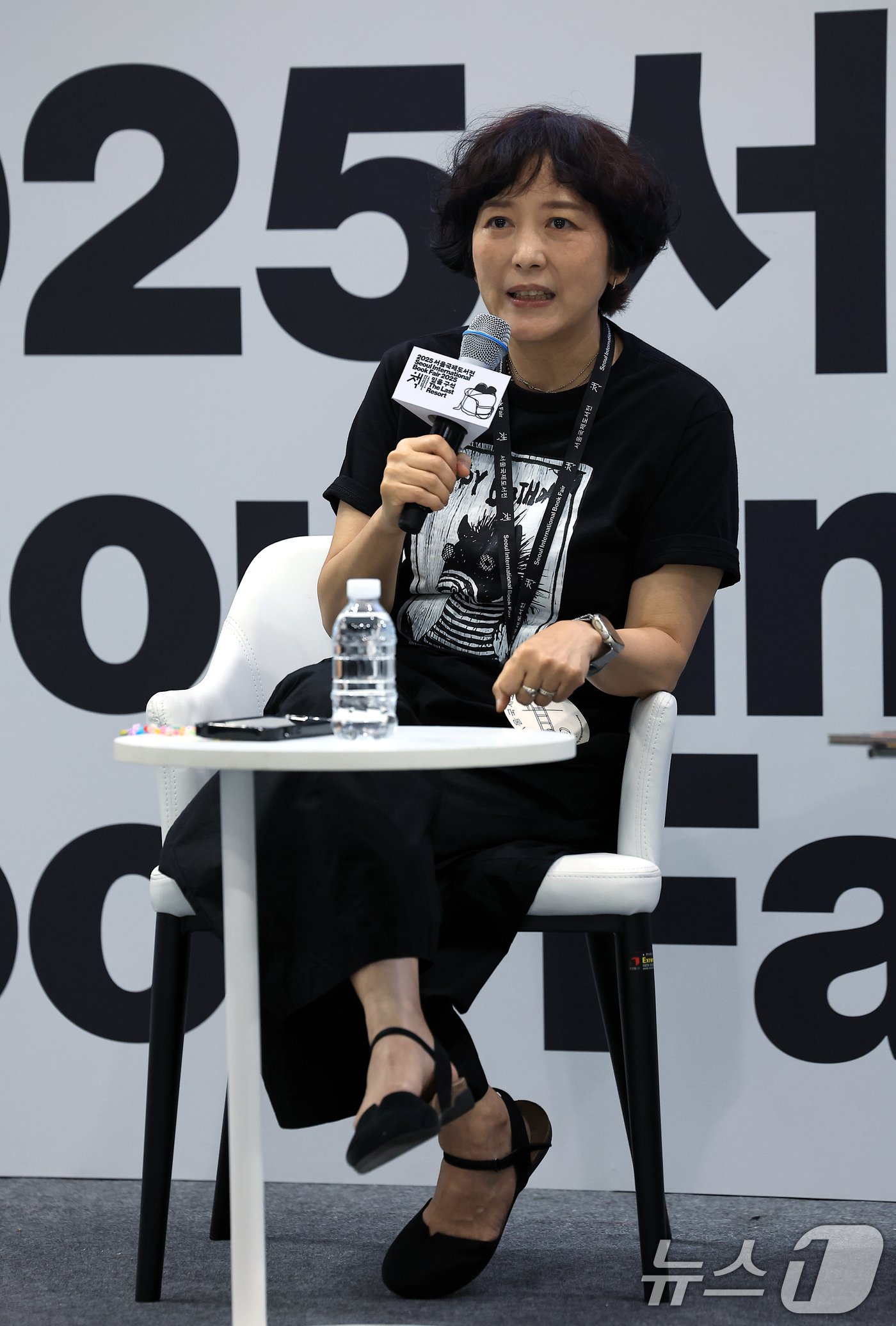 (서울=뉴스1) 박정호 기자 = 백희나 그림책 작가가 18일 오후 서울 강남구 삼성동 코엑스에서 열린 2025 서울국제도서전에서 작가와의 만남 시간을 갖고 있다.  2025.6.1 …