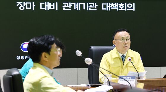 장마 대비 관계기관 대책회의 주재하는 이한경 본부장