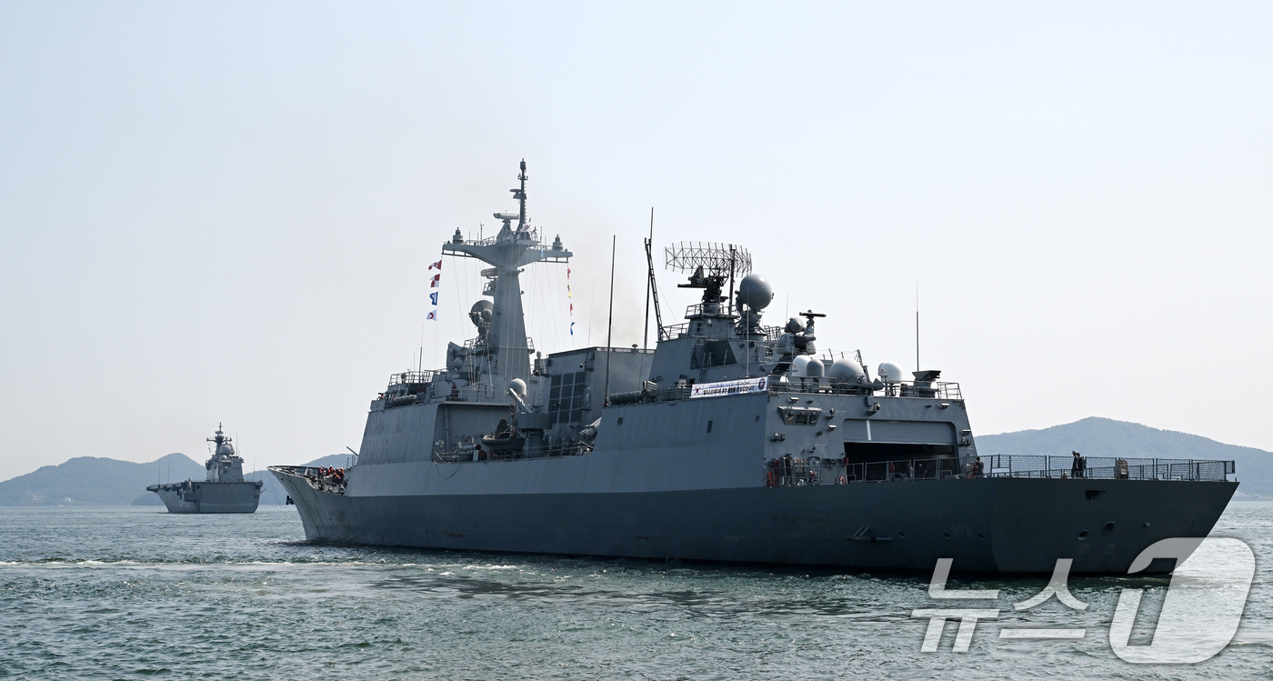 (서울=뉴스1) = 대한민국 해군·해병대 탈리스만 세이버 훈련전대가 호주에서 열리는 '2025 탈리스만 세이버' 훈련 참가를 위해 18일 오후 진해 군항에서 출항한다고 밝혔다.해군 …