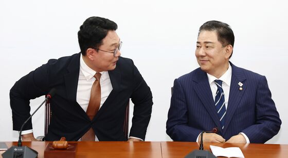 대화하는 김병기·천하람 원내대표