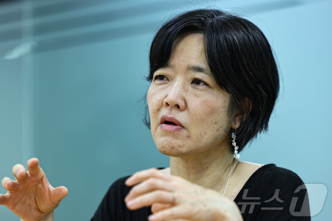 본문 이미지 - 한국에 28년째 살고 있는 일본인 미야우치 아키오 씨는 스스로를 &#39;소수자&#39;라고 말한다. 일본인은 한국에서 &#39;다른&#39; 존재지만, 그 다름이 나쁘지는 않다고 그는 말한다. 2025.6.18/뉴스1 ⓒ News1 김도우 기자