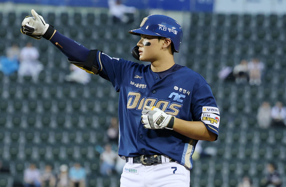 NC 김주원, 연봉 3억5000만원 도장…전사민 242% 인상