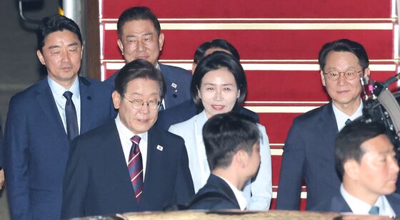첫 해외 순방 일정 마치고 귀국한 이재명 대통령