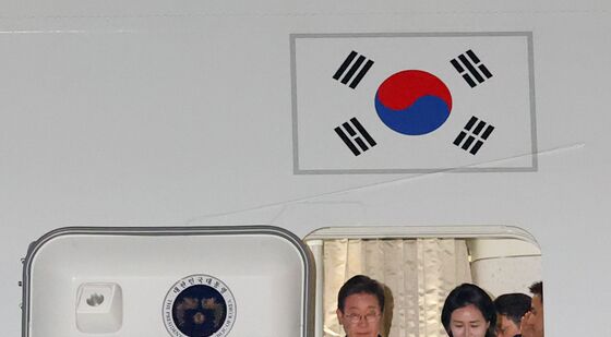 귀국하는 이재명 대통령 부부