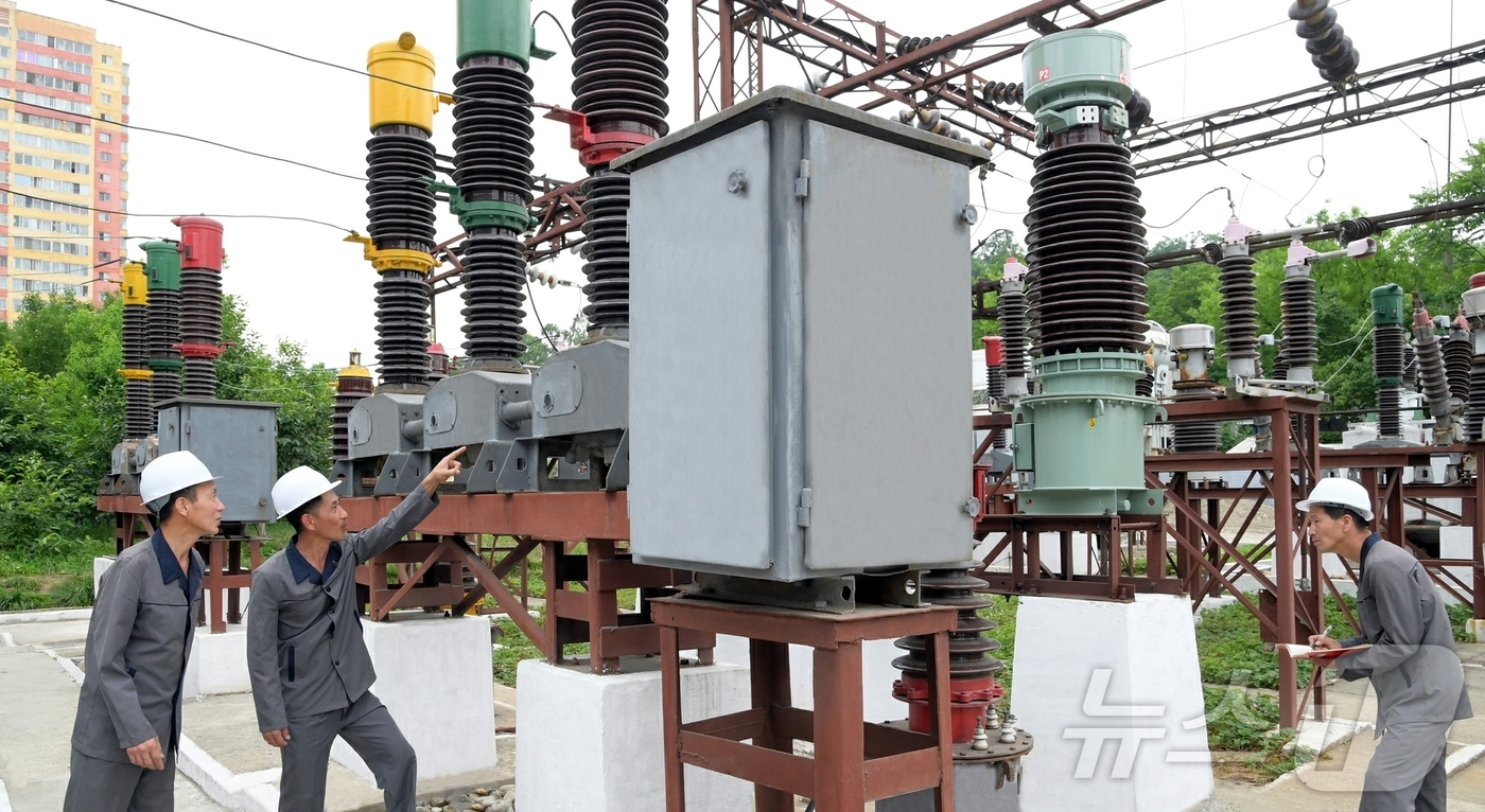 (평양 노동신문=뉴스1) = 북한 노동당 기관지 노동신문은 19일 "재해성 이상기후의 피해를 최소화하기 위한 대책을 강구하고 있다"라고 보도했다. [국내에서만 사용가능. 재배포 금 …