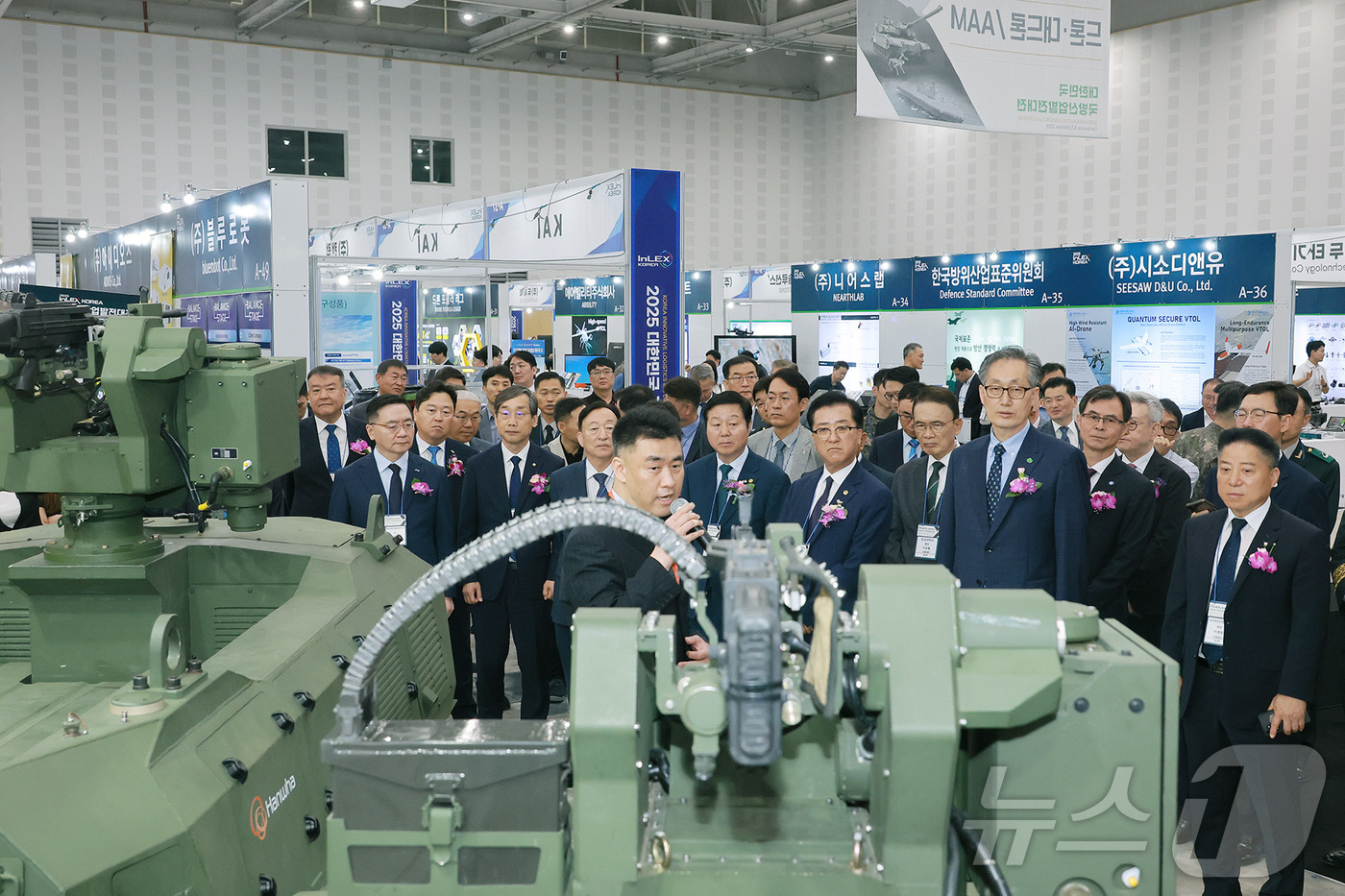 (대전=뉴스1) 이동원 기자 = 대전시는 지난 18일 대전컨벤션센터(DCC)에서 ‘2025 대한민국 국방산업발전대전’ 개회식을 개최하며 사흘간의 공식 일정을 시작했다.이번 개회식에 …