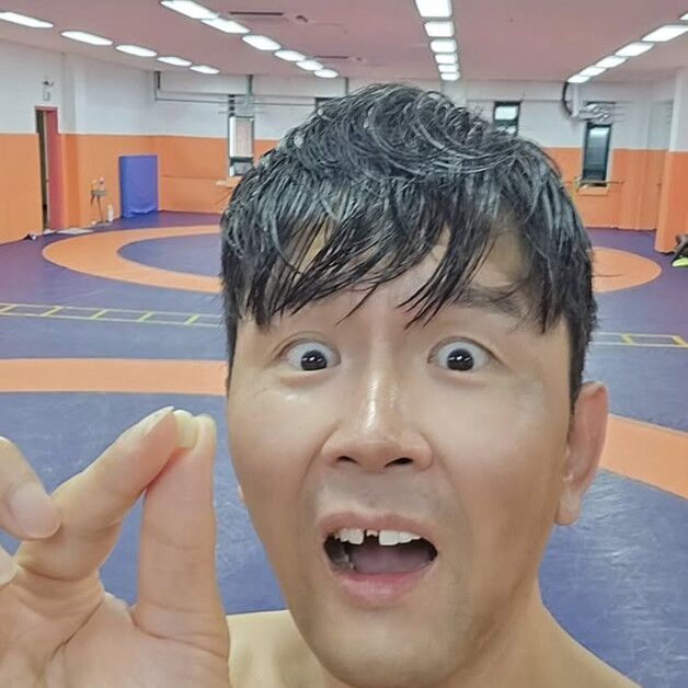 윤형빈, 밴쯔와 격투기 경기 앞두고 부상 투혼 "앞니 빠짐 이슈"