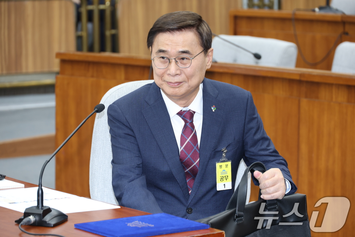 (서울=뉴스1) 이광호 기자 = 이종석 국가정보원장 후보자가 19일 오전 서울 여의도 국회에서 열린 인사청문회에 출석하고 있다. 2025.6.19/뉴스1