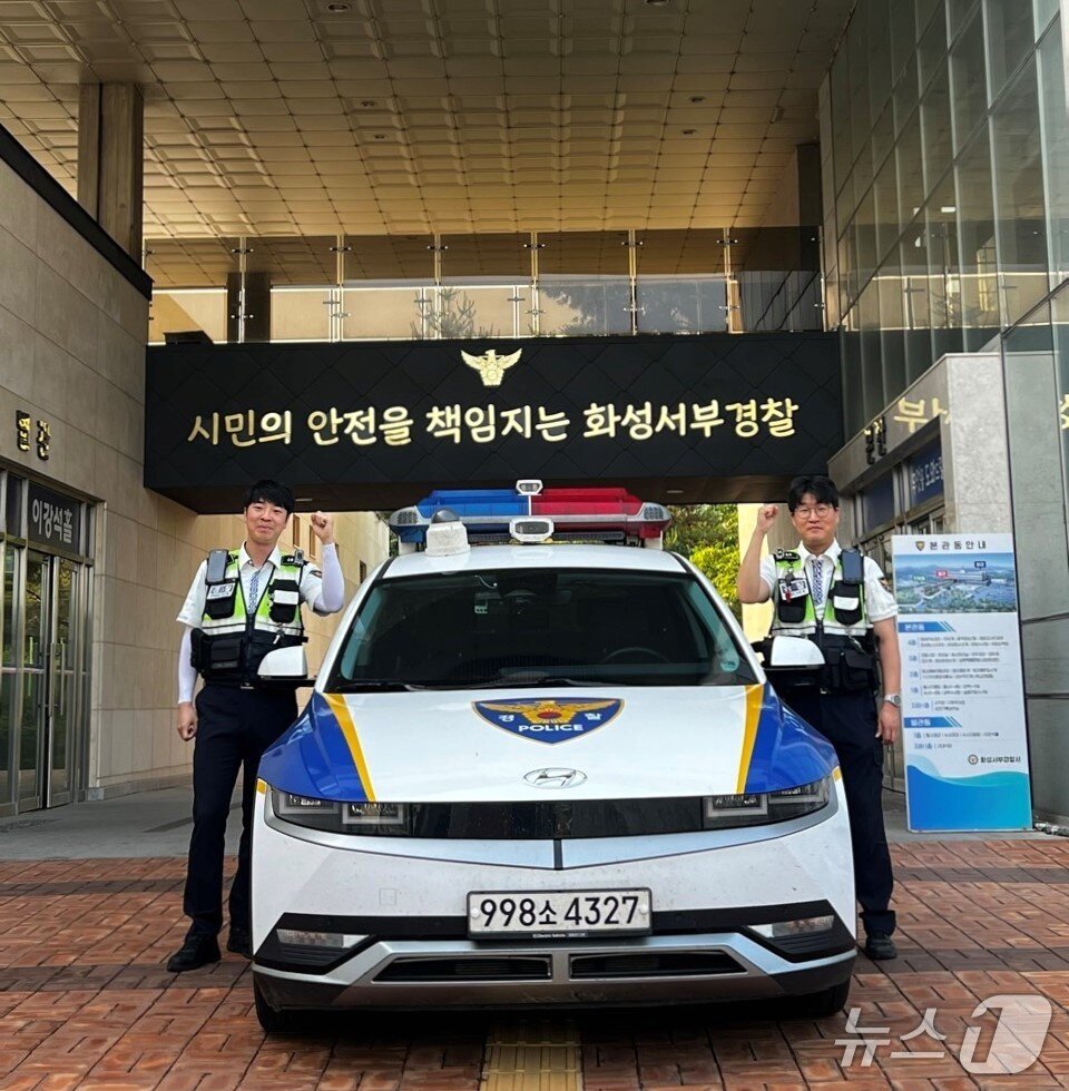 본문 이미지 - 화성서부경찰서 교통과 소속 김정록 경장&#40;왼쪽&#41;과 김태우 경장. &#40;경기남부경찰청 제공. 재판매 및 DB 금지&#41; 2025.6.19/뉴스1
