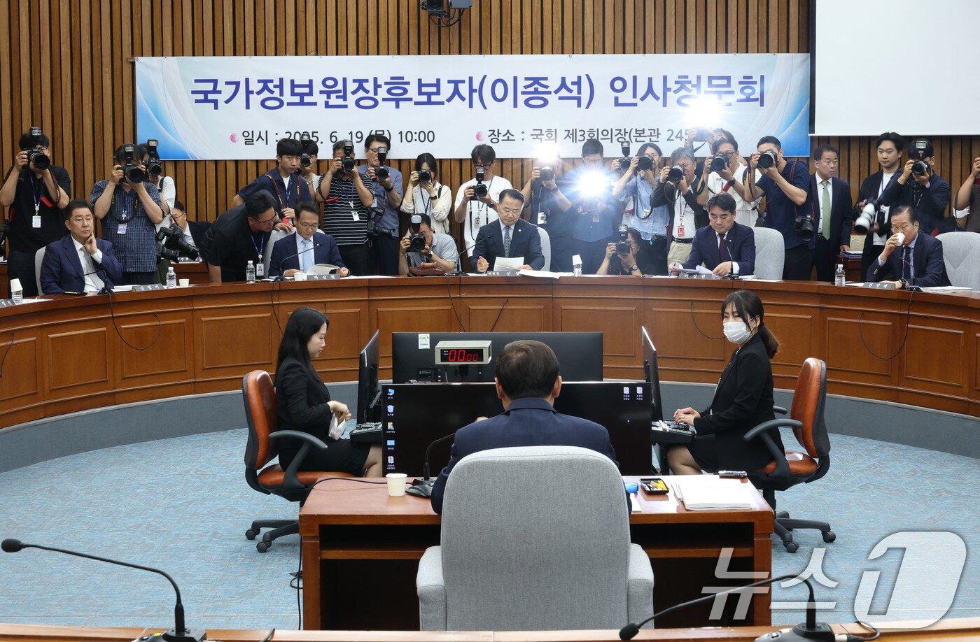 본문 이미지 - 19일 오전 서울 여의도 국회에서 이종석 국가정보원장 후보자 인사청문회가 열리고 있다. 2025.6.19/뉴스1 ⓒ News1 이광호 기자