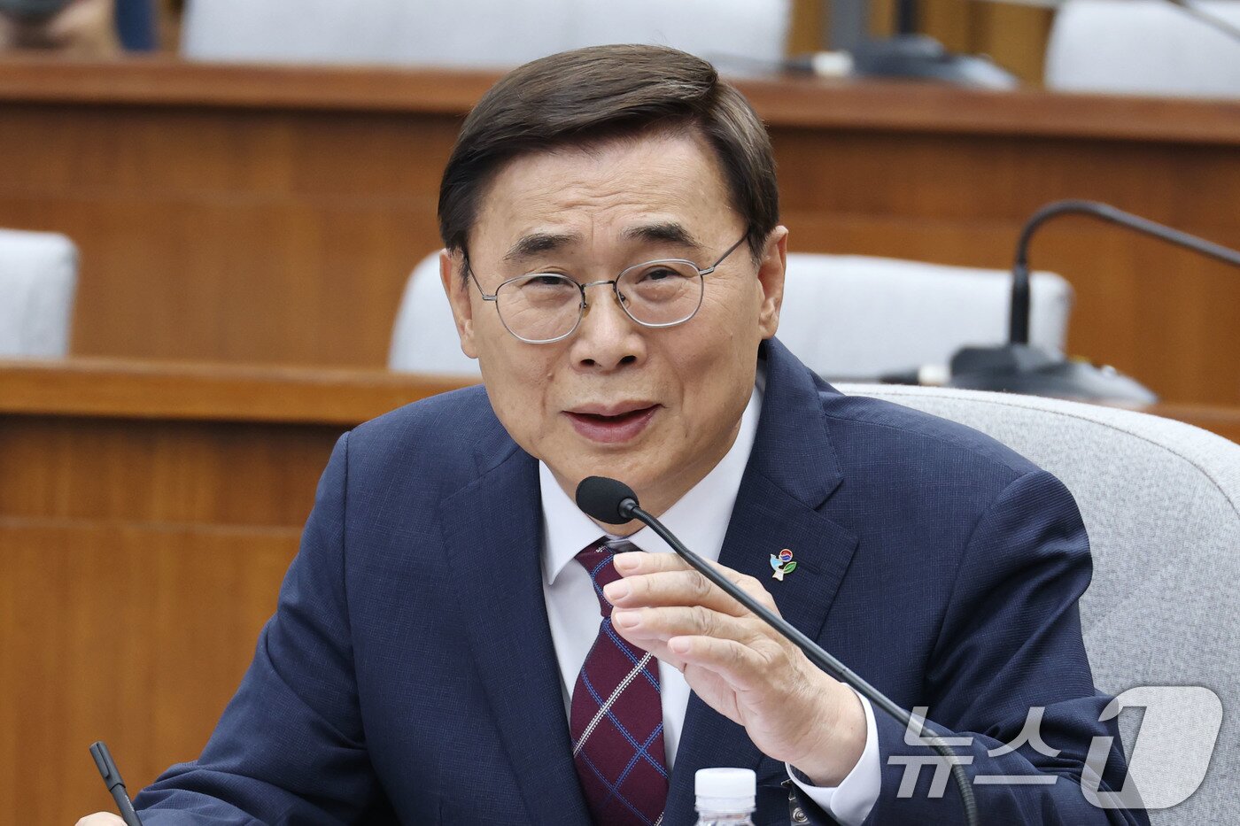 본문 이미지 - 이종석 국가정보원장 후보자가 19일 오전 서울 여의도 국회에서 열린 인사청문회에 출석해 의원 질의에 답하고 있다. 2025.6.19/뉴스1 ⓒ News1 이광호 기자