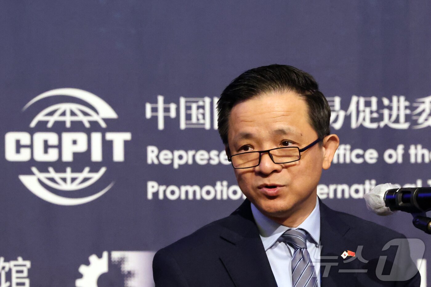 본문 이미지 - 다이빙 주한중국대사가 19일 오전 인천시 연수구 쉐라톤그랜드인천호텔에서 열린 &#39;2025 한·중 경제 산업 포럼&#39;에서 축사를 하고 있다. 2025.6.19/뉴스1 ⓒ News1 황기선 기자