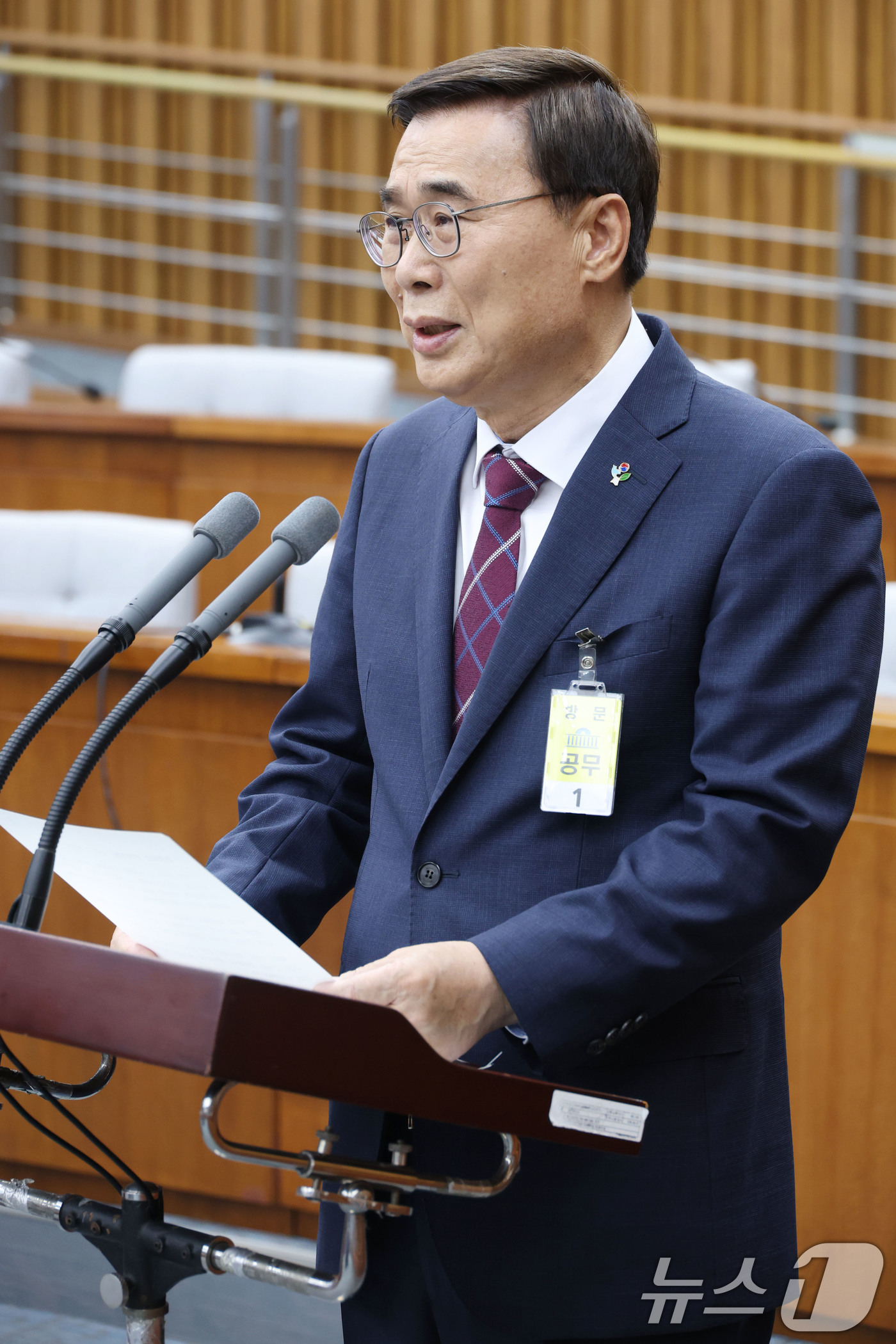 (서울=뉴스1) 이광호 기자 = 이종석 국가정보원장 후보자가 19일 오전 서울 여의도 국회에서 열린 인사청문회에서 인사말을 하고 있다. 2025.6.19/뉴스1