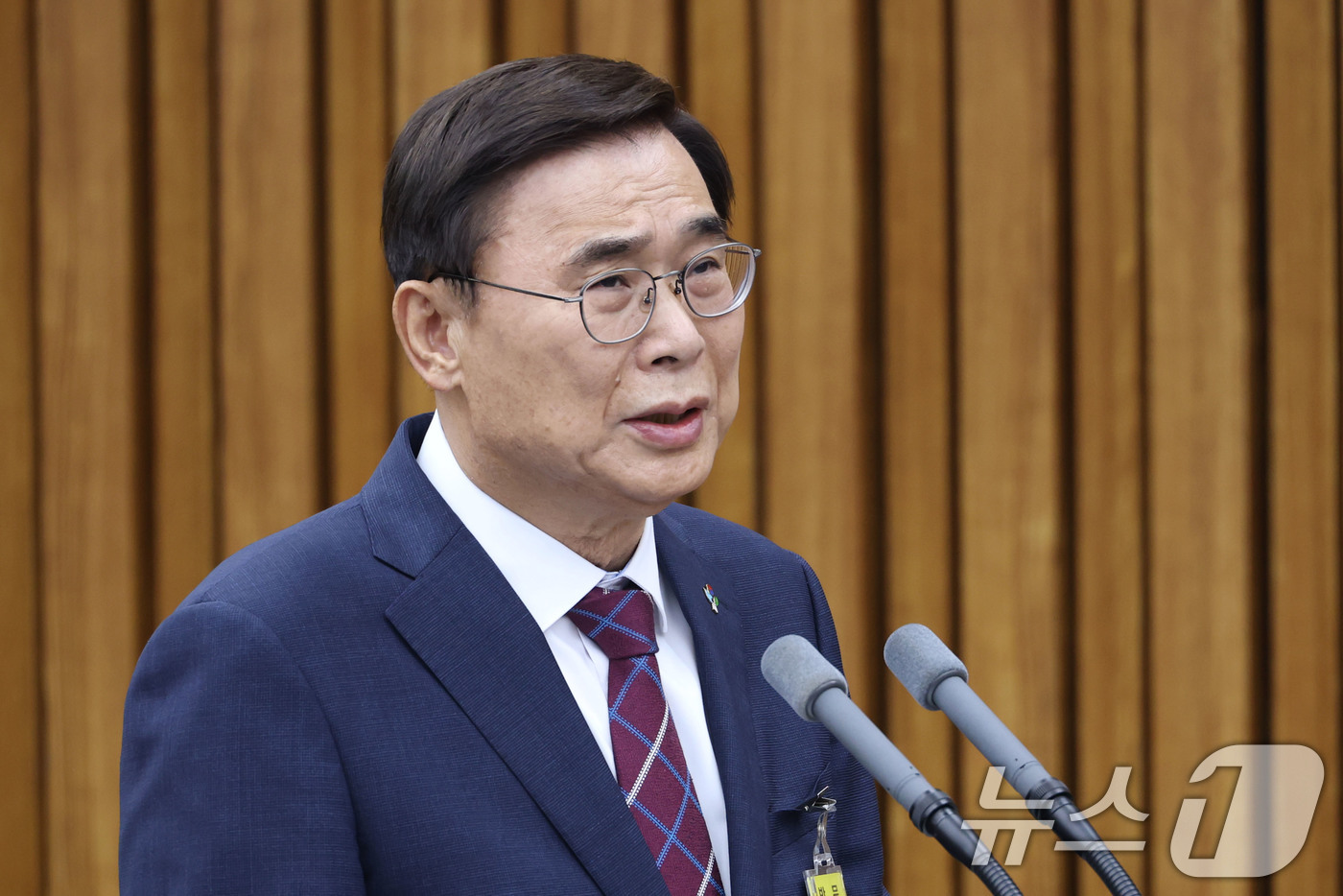 (서울=뉴스1) 이광호 기자 = 이종석 국가정보원장 후보자가 19일 오전 서울 여의도 국회에서 열린 인사청문회에서 인사말을 하고 있다. 2025.6.19/뉴스1