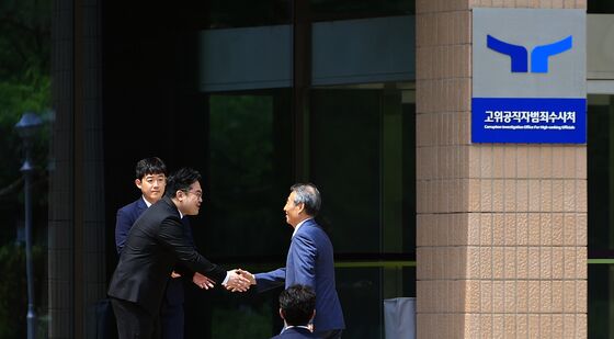 공수처 찾은 민중기 특검